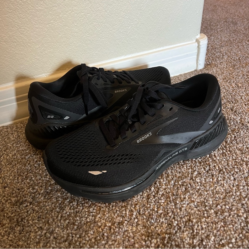 Brooks Adrenaline GTS 23 sneakers